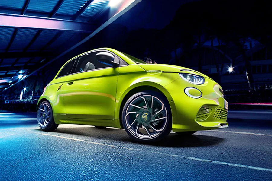 Der Abarth 500e präsentiert sich sehr sportlich und dynamisch