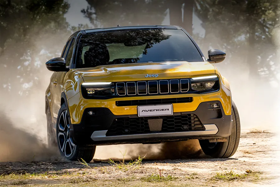 Der Jeep® Avenger vereint kompakte Kraft mit umfassendem 360°-Karosserieschutz – perfekt für jede Herausforderung.