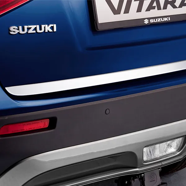 Eine elegante Chromleiste am Heck des Suzuki Vitara