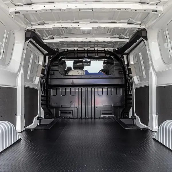 Maxus eDeliver7 Laderaum teils verkleidet
